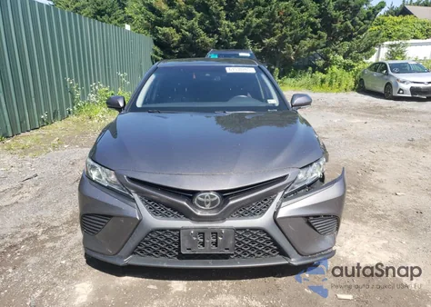 2018 Toyota Camry L z USA, uszkodzony, nr VIN 4T1B11HK3JU152653